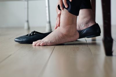 Diabetes Swollen Feet: Causes, Symptoms, Treatment & Prevention