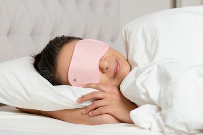 7 Best Thoracic Outlet Syndrome Sleeping Positions To Try