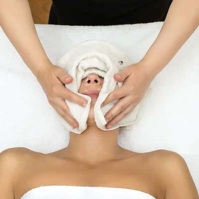 Pros And Cons Of Hot Facial: Is it Worth Trying?